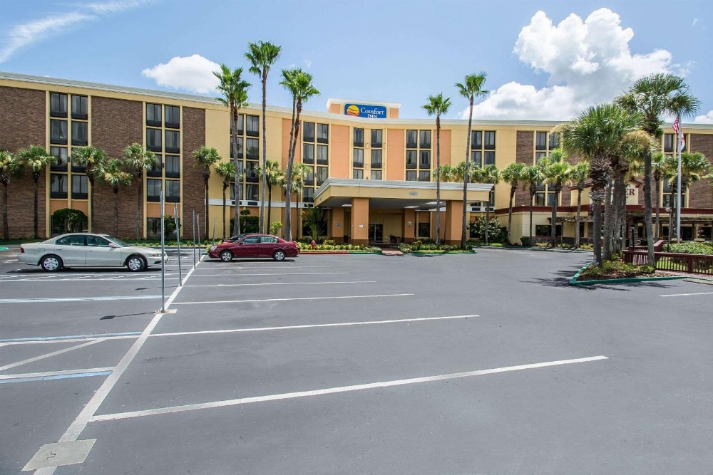 Comfort Inn & Suites Kissimmee By the Parks Main image