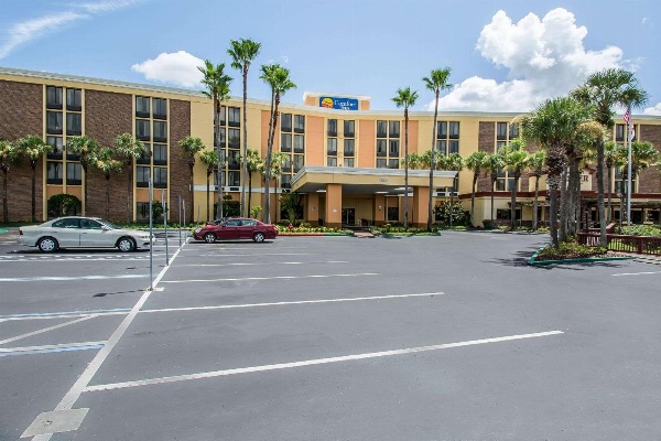 Comfort Inn & Suites Kissimmee By the Parks Main image